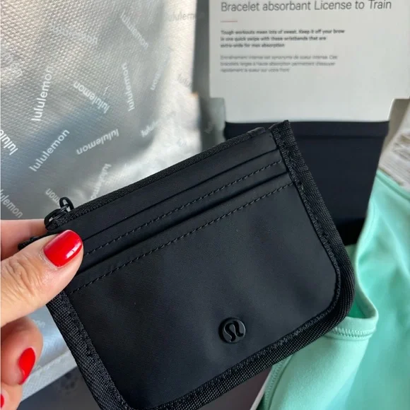 Lululemon bundle 8 pieces 2 shorts 2 sports bra/ top/card holder etc 🔥🔥🔥🔥🔥